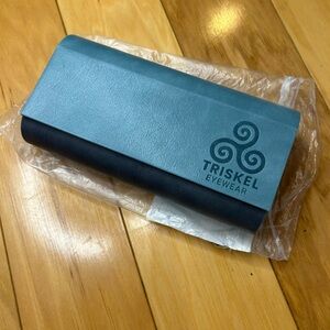NWOT Triskel Dual Eyewear Eyeglass Case